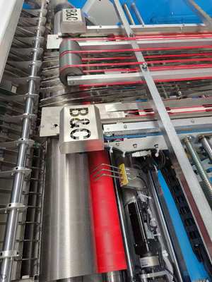 उच्च-सटीक स्वचालित बांसुरी लैमिनेटर मशीन बड़े पेपर आकार (170*170 सेमी) और एकाधिक पावर विकल्पों (22kw-30kw) के साथ