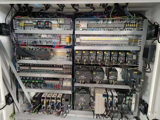 200 मीटर/मिनट की गति के साथ घुमावदार कार्डबोर्ड के लिए स्वचालित उच्च गति फ्लूट लैमिनेटर लैमिनेटिंग मशीन