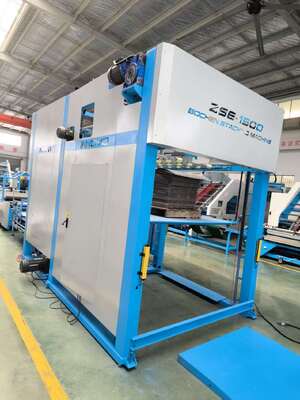 ऑटो फ्लिप फ्लोप स्टैकर मशीन कागज की खुराक को घुमाने और स्टैकिंग को स्वचालित करती है ताकि नालीदार कार्डबोर्ड उत्पादन में थ्रूपुट बढ़ाया जा सके